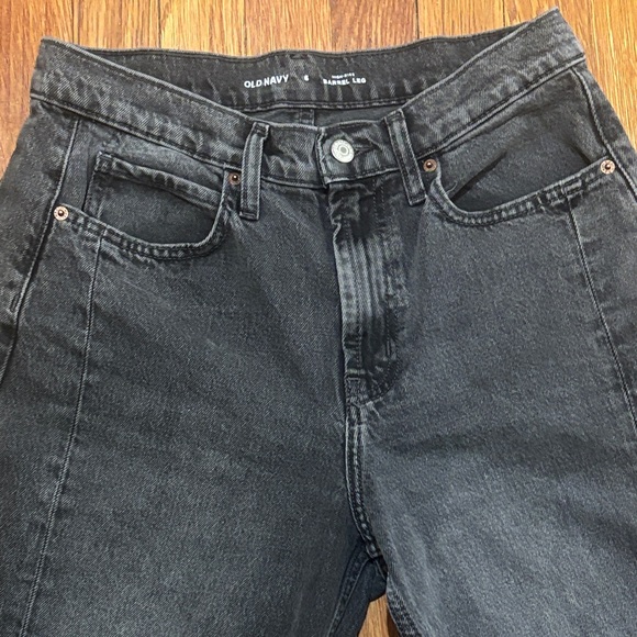Old Navy High Rise Barrel Jeans - Picture 3 of 7